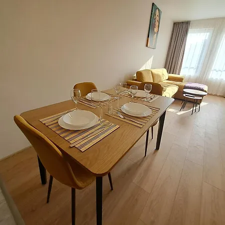 Apartment Elegant 1-bedroom In St St Constantine And Helena, Free Parking Warna