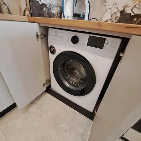 Elegant 1-bedroom In St St Constantine And Helena, Free Parking Appartamento