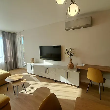 Elegant 1-bedroom In St St Constantine And Helena, Free Parking Appartamento *