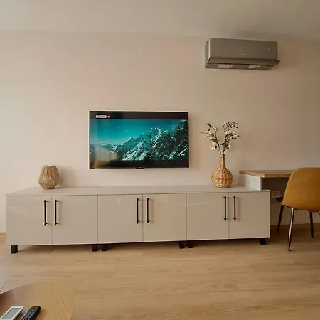 Apartamento Elegant 1-bedroom In St St Constantine And Helena, Free Parking *