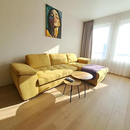 Elegant 1-bedroom In St St Constantine And Helena, Free Parking Appartamento