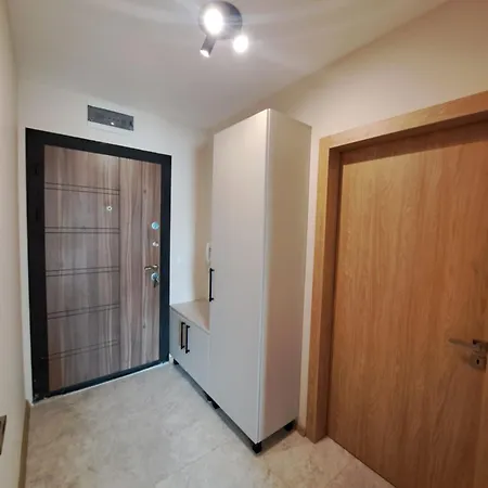 Appartamento Elegant 1-bedroom In St St Constantine And Helena, Free Parking