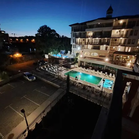 Elegant 1-bedroom In St St Constantine And Helena, Free Parking Apartamento