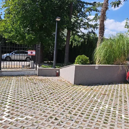 Appartamento Elegant 1-bedroom In St St Constantine And Helena, Free Parking *